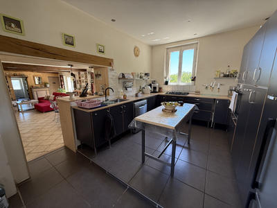 Maison - 235 m² - 8 pièces