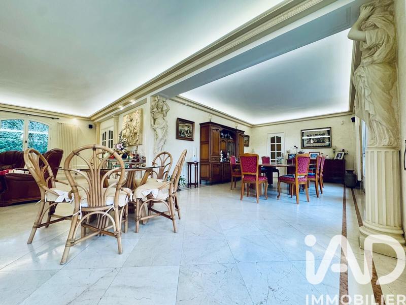 Maison - 410 m² - 12 pièces