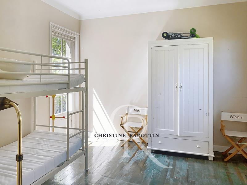 Maison - 285 m² - 10 pièces