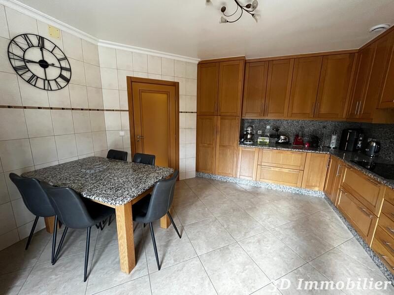 Maison - 255 m² - 7 pièces
