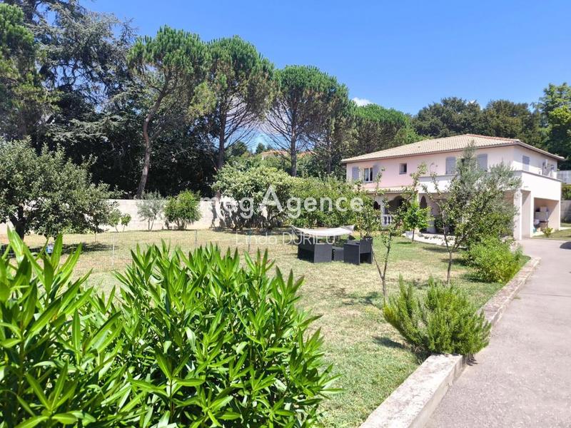 Maison traditionnelle - 180 m² - 7 pièces