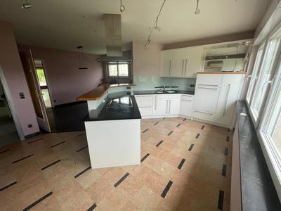 Maison - 210 m² - 8 pièces