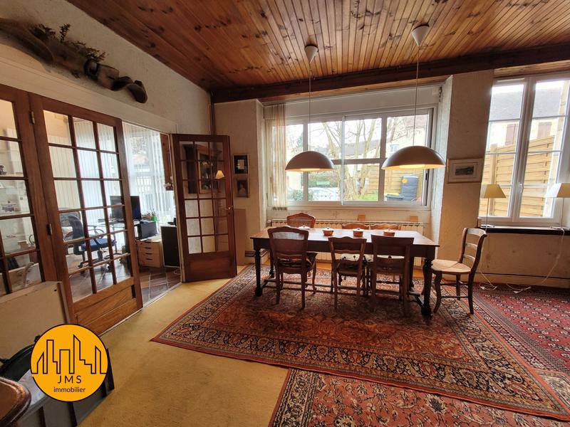 Maison - 275 m² - 11 pièces