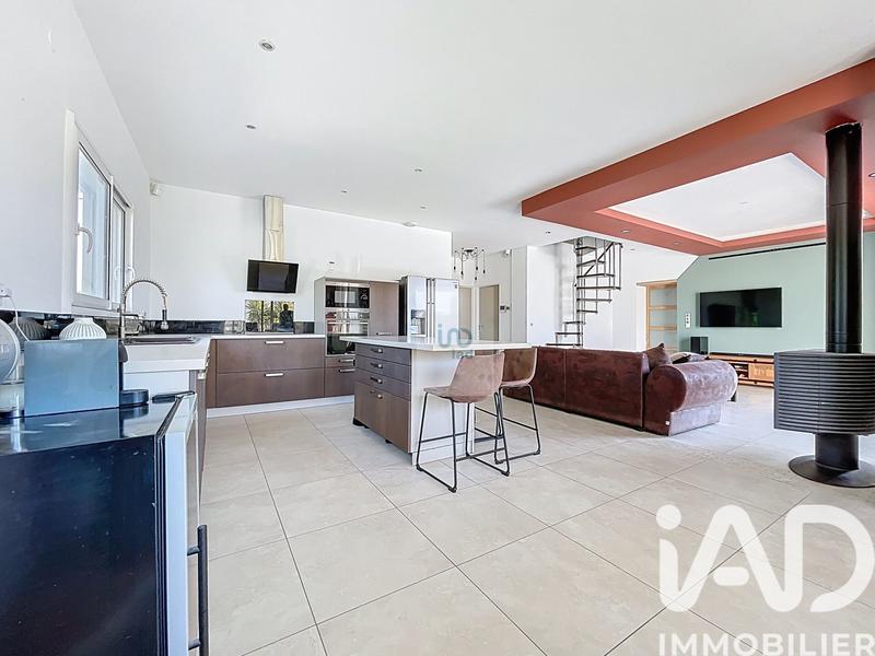 Maison - 198 m² - 7 pièces