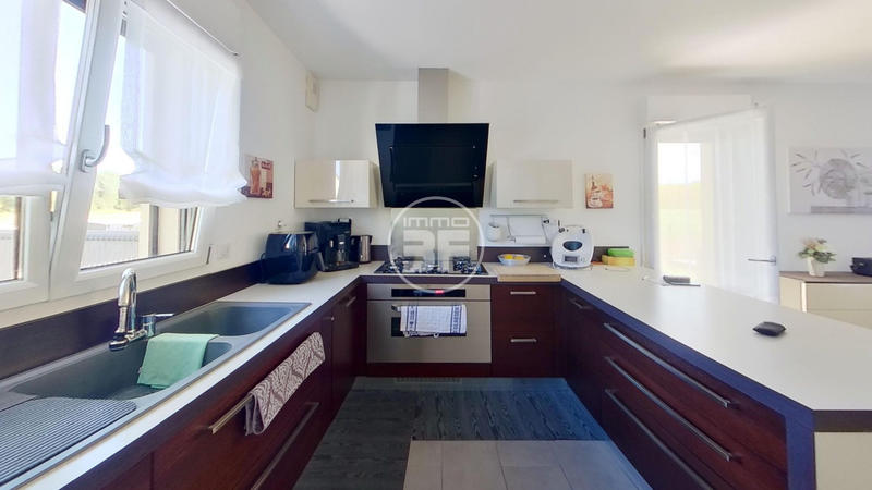 Maison - 260 m² - 6 pièces