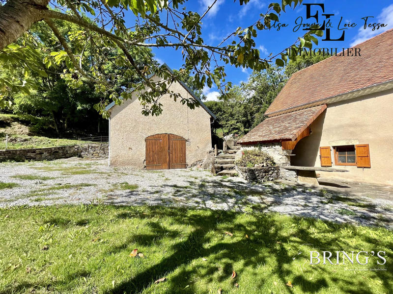 Maison - 266 m² - 9 pièces