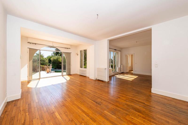 Maison - 201 m² - 7 pièces