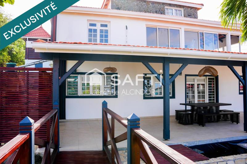 Maison - 230 m² - 8 pièces