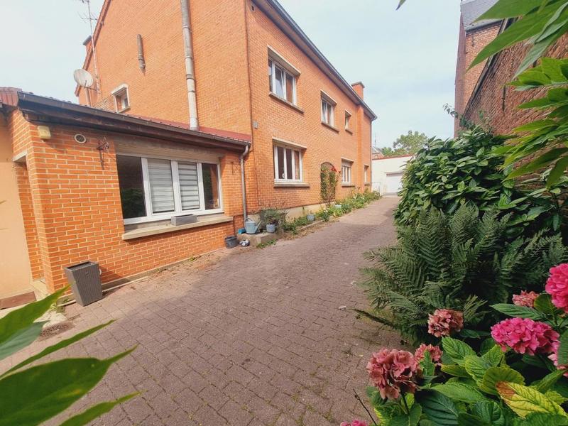 Maison - 270 m² - 10 pièces