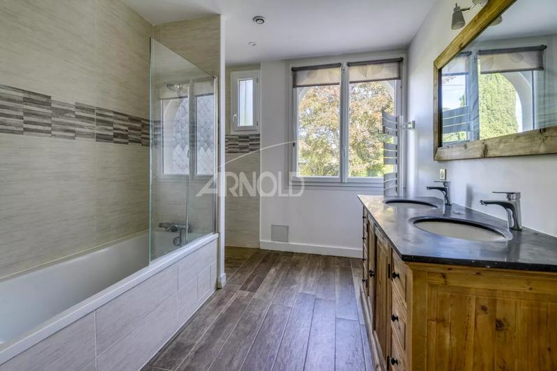 Maison - 158 m² - 7 pièces