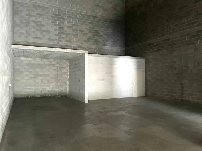 Local d'activité / Entrepôt - 170 m²