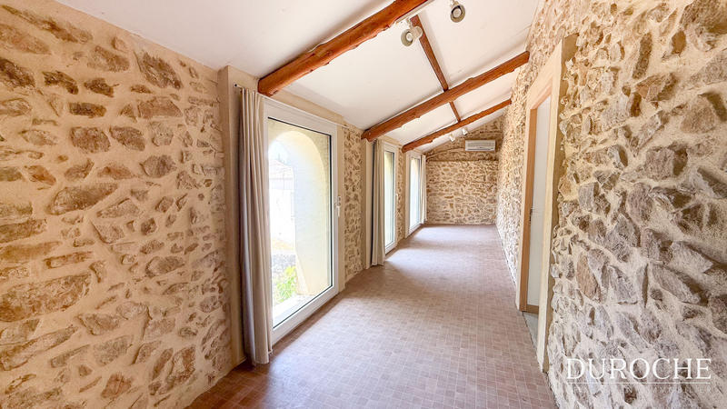 Mas - 245 m² - 7 pièces