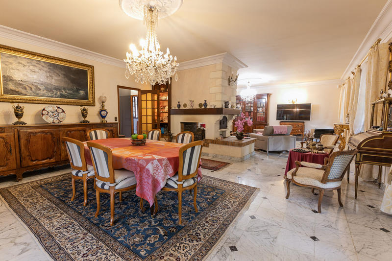 Maison - 280 m² - 7 pièces