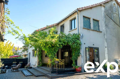 Maison - 220 m² - 9 pièces