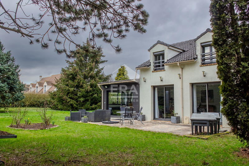 Maison - 161 m² - 8 pièces