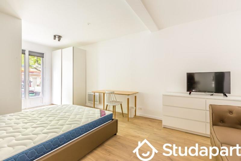 Chambre - 11 m² - 1 pièce