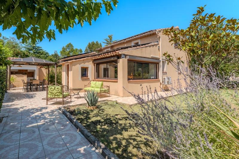 Maison - 211 m² - 7 pièces