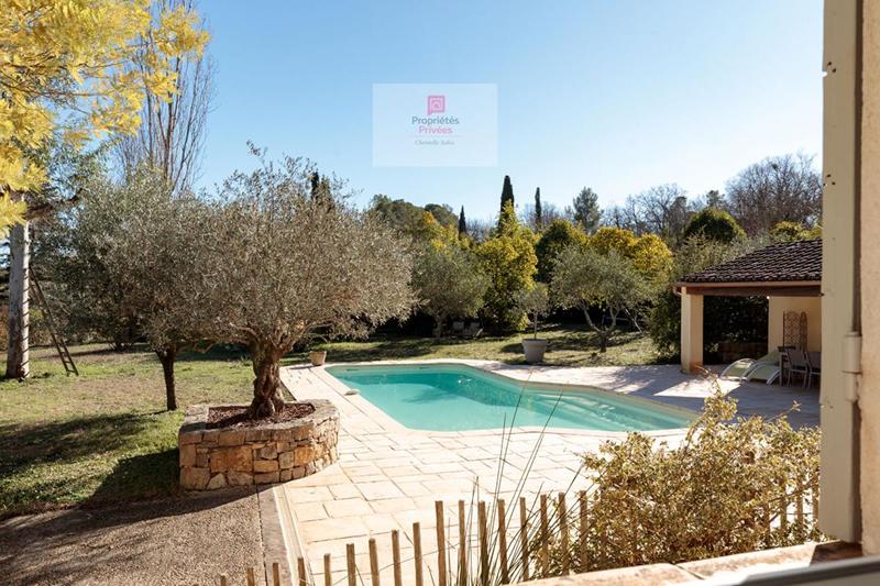 Maison - 275 m² - 8 pièces