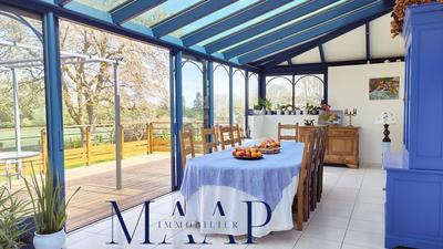 Maison - 303 m² - 11 pièces