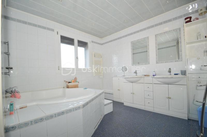 Villa - 180 m² - 7 pièces