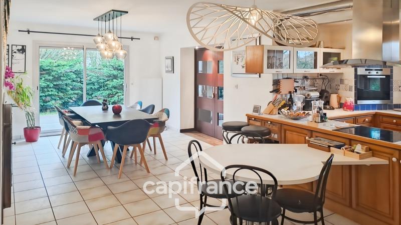 Maison - 284 m² - 10 pièces