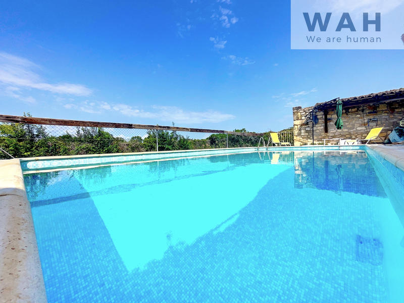 Mas - 225 m² - 7 pièces