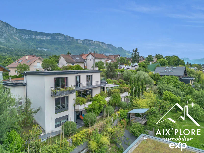 Maison - 270 m² - 10 pièces