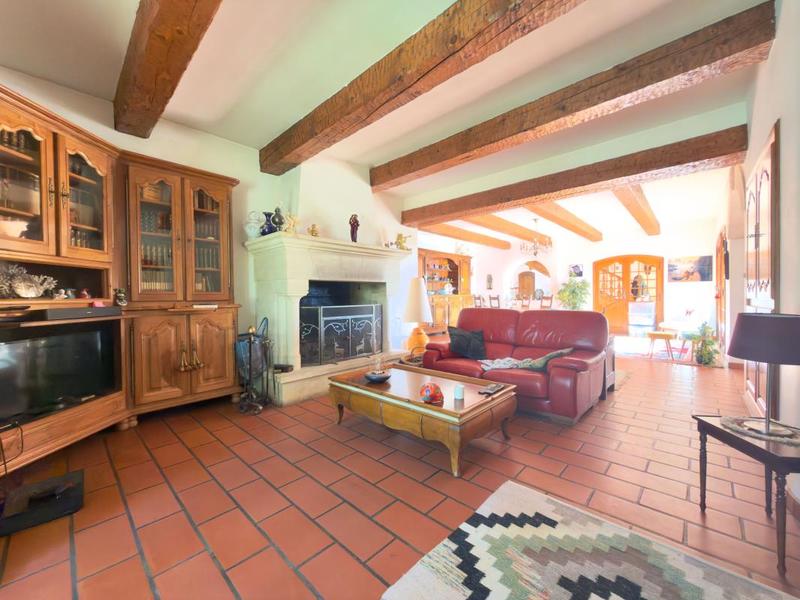 Propriété - 203 m² - 6 pièces