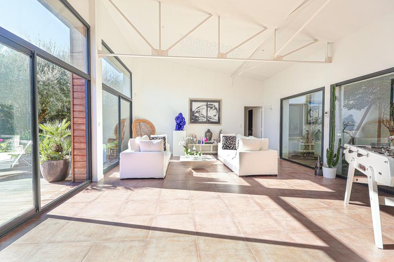 Villa - 203 m² - 9 pièces