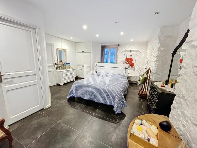 Maison - 274 m² - 10 pièces