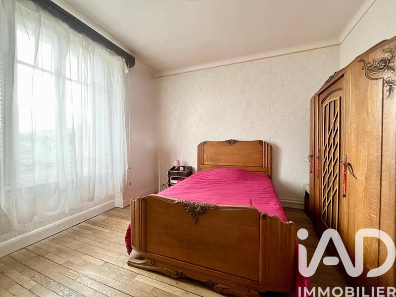 Maison - 99 m² - 8 pièces