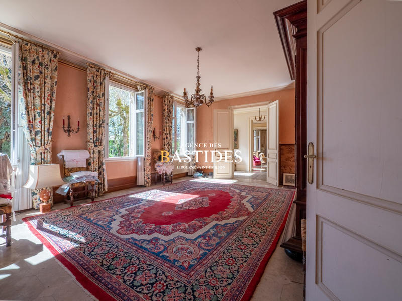 Maison - 474 m² - 9 pièces