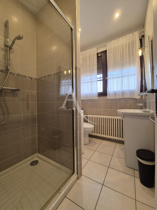 Maison - 340 m² - 14 pièces