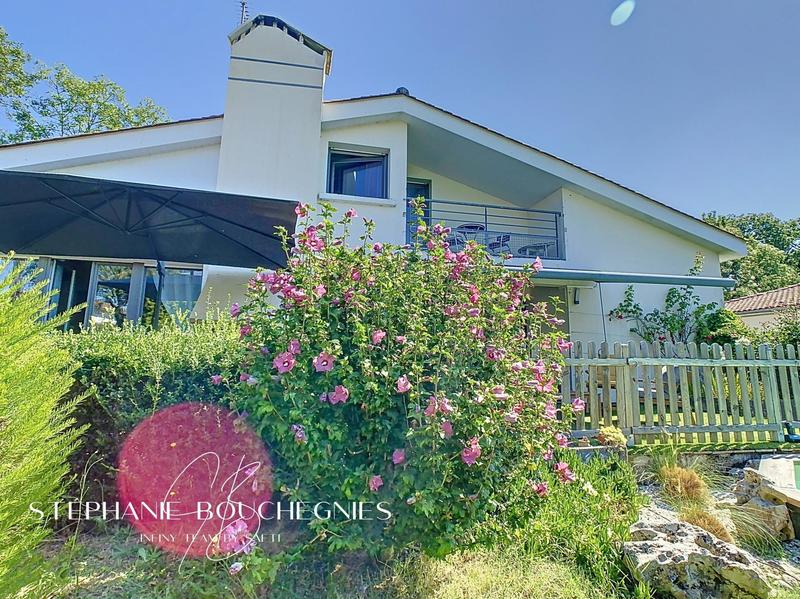 Maison - 223 m² - 10 pièces