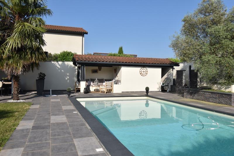 Maison - 210 m² - 7 pièces