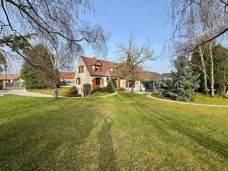 Maison - 232 m² - 8 pièces