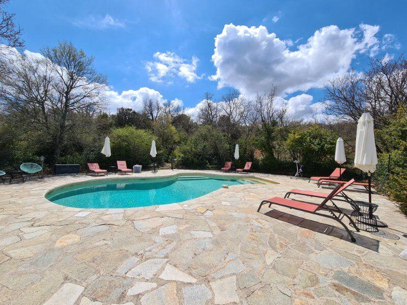 Maison - 550 m² - 21 pièces