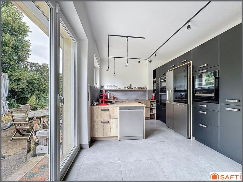 Maison - 200 m² - 8 pièces