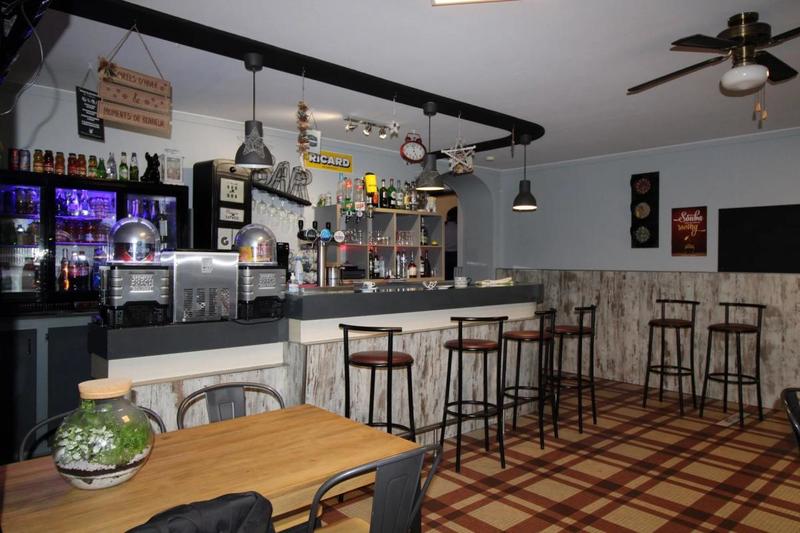 Local commercial - 89 m² - 7 pièces