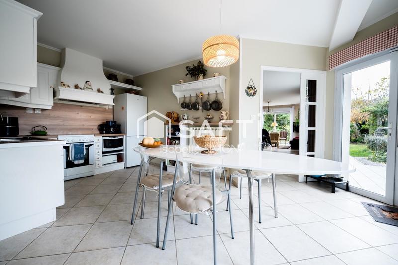 Villa - 208 m² - 6 pièces