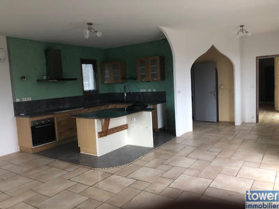 Maison - 233 m² - 5 pièces