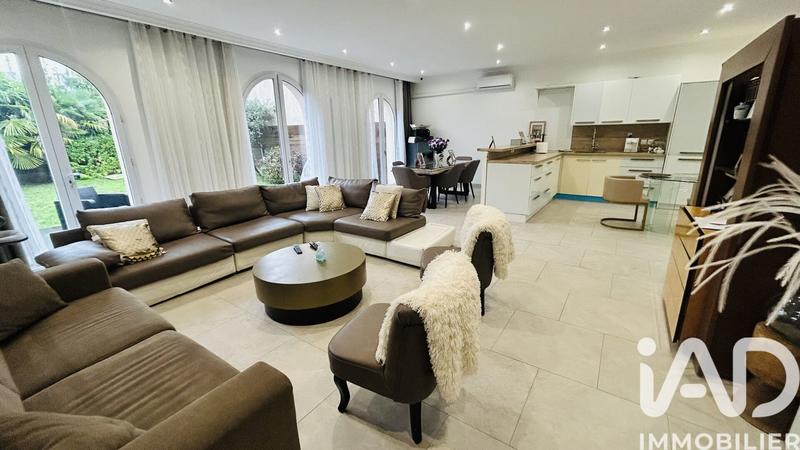 Maison - 186 m² - 8 pièces