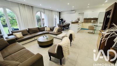 Maison - 186 m² - 8 pièces