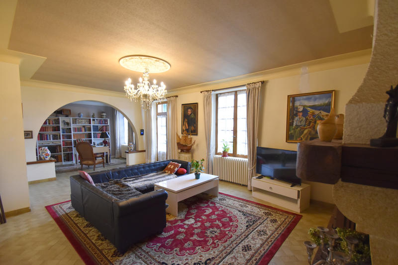 Maison - 300 m² - 8 pièces