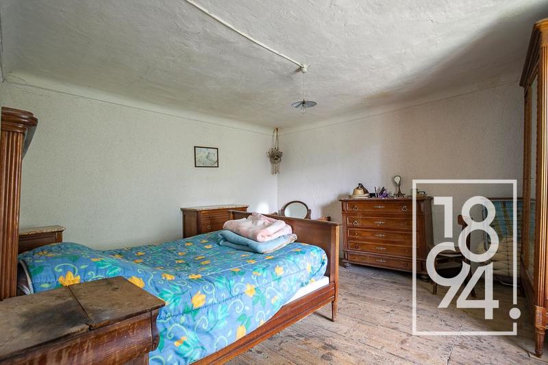 Maison - 300 m² - 4 pièces