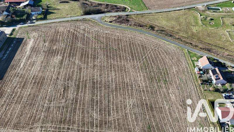 Terrain - 27 627 m²