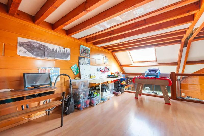 Maison de bois - 220 m² - 8 pièces