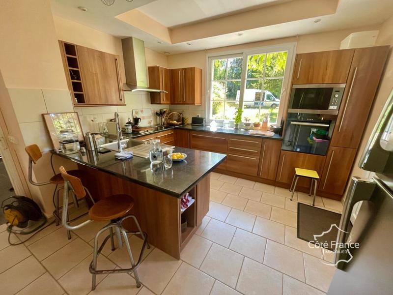 Propriété - 236 m² - 8 pièces