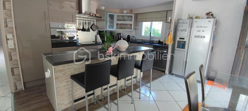 Demeure - 242 m² - 8 pièces