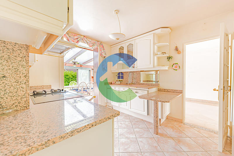 Maison - 215 m² - 8 pièces